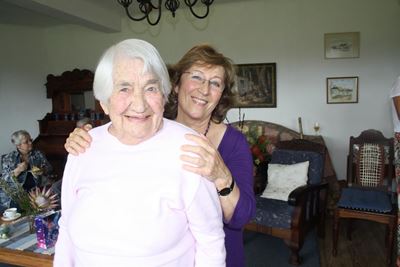 Opvolg: Tannie Greta vier 96 jaar